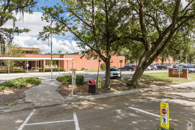 Baldwin Middle-Senior High School has ample parking for staff and parents in Baldwin, FL.