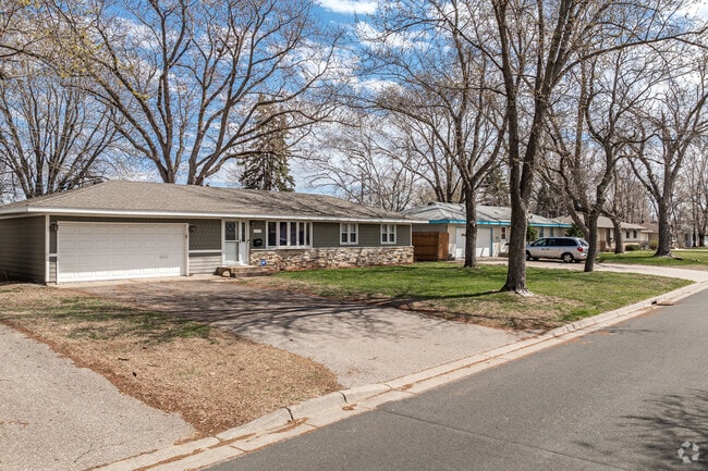 Three-to-five-bedroom ranch-style homes are the most common home style in the Bonny neighborhood.