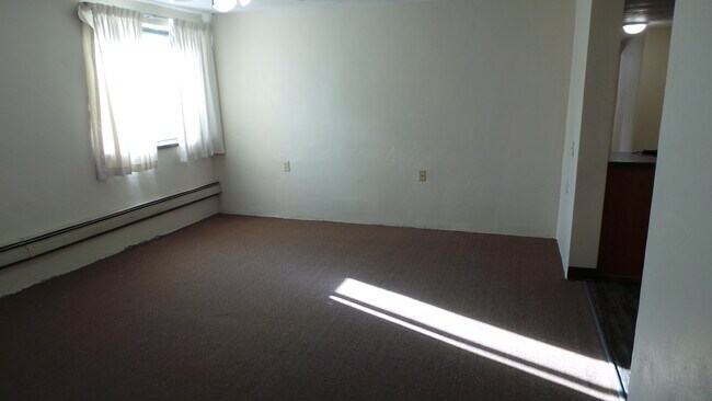 Theta House, Whitewater, WI 53190 - photo 3