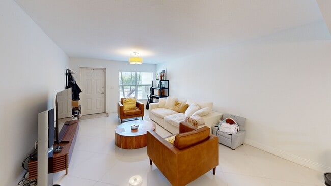 10921 NW 88th Terrace unit 1303, Doral, FL 33178 - photo 2