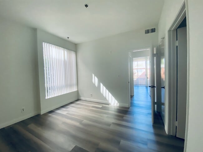 1220 Las Palmas Ave N unit 207, Los Angeles, CA 90038 - photo 3