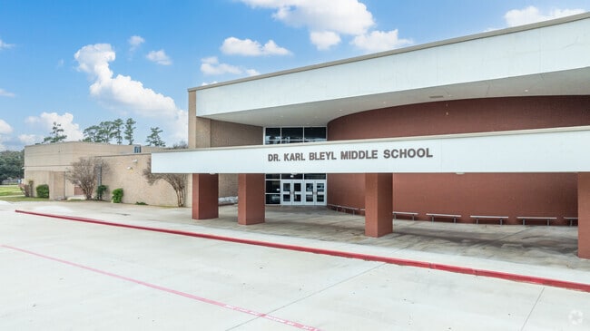 Discover Bleyl Middle School's secondary entrance, an alternative gateway to education.