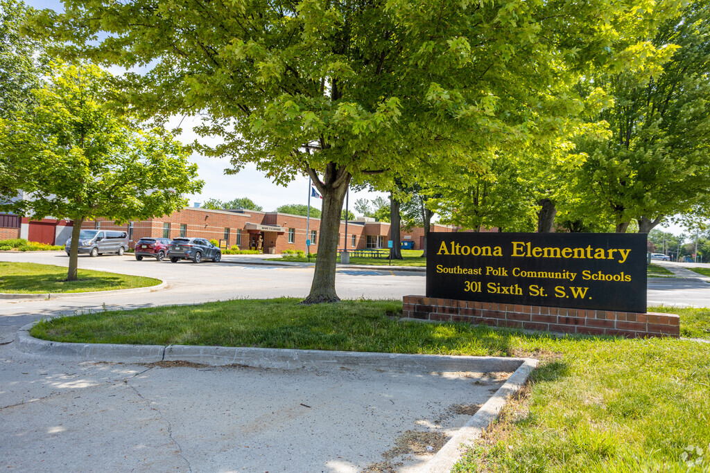 Altoona Elementary School's shaded signage welcome students and teachers daily.