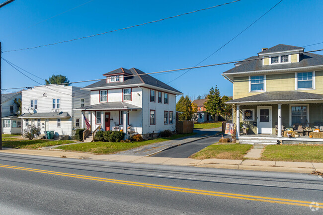 Single homes line the streets of Quarryville.