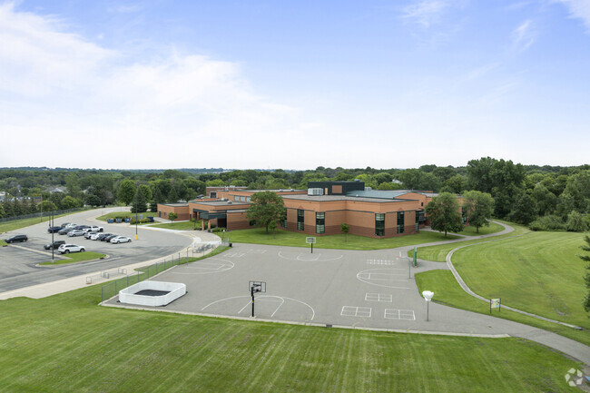 Harriet Bishop Elementary enrolls 43% economically disadvantaged students.