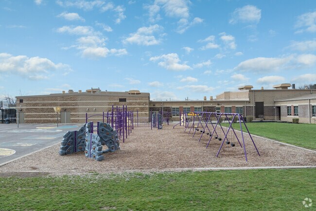 William Bruce Elementary School has a student to teacher ratio of 18 to 1.