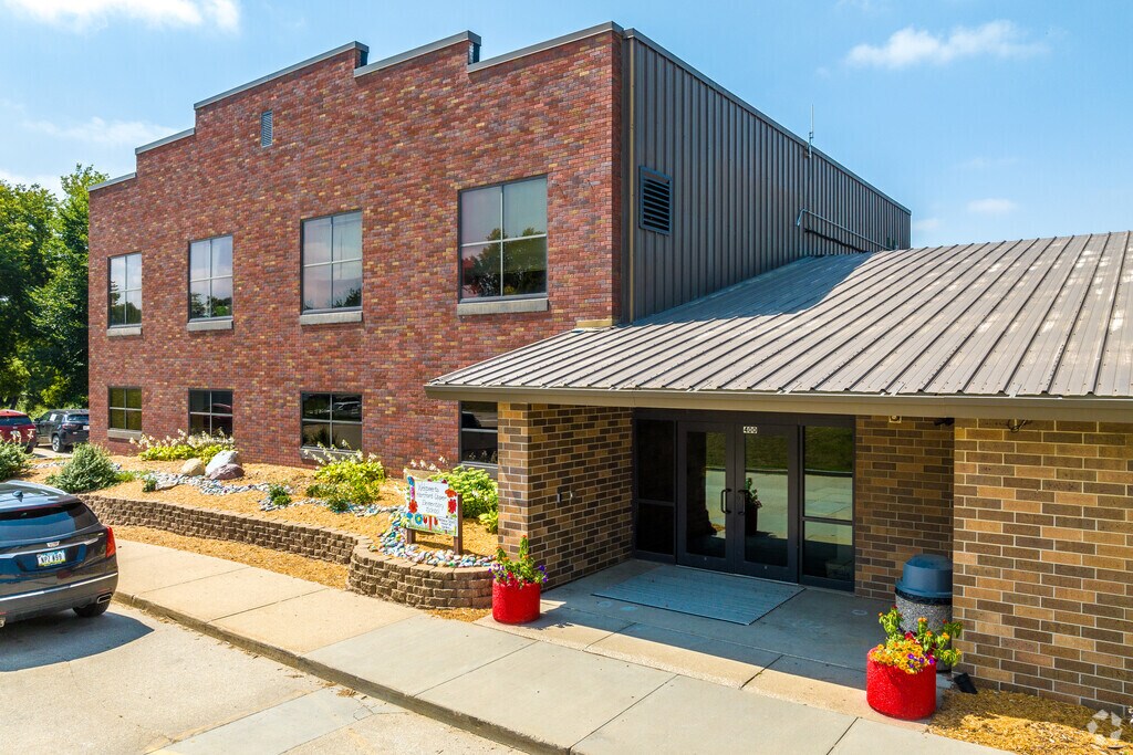 Hartford Upper Elementary School is a great school to send your students too in Hartford, IA.