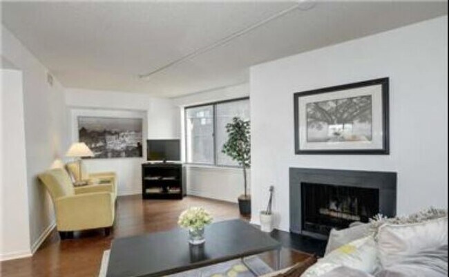 3 Washington Cir NW unit 801, Washington, DC 20037 - photo 6