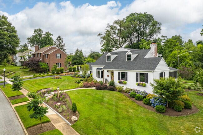 If you're looking for a large yard, the beautiful homes in Alapocas are a great place to look.