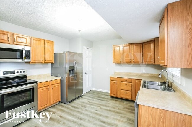 334 N Odell St, Brownsburg, IN 46112 - photo 5