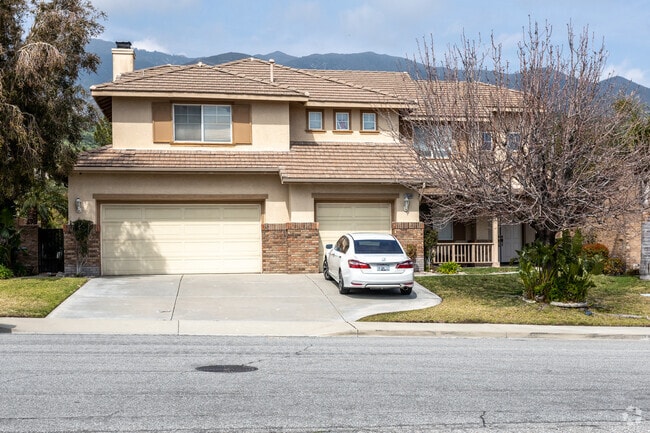 Big multi-story single-family home in Hunter's Ridge.