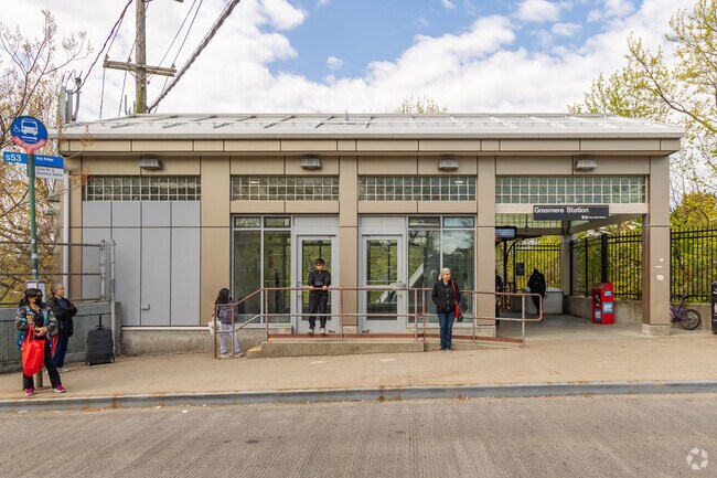 The Staten Island Railroad stops at the Grasmere Station near Concord.