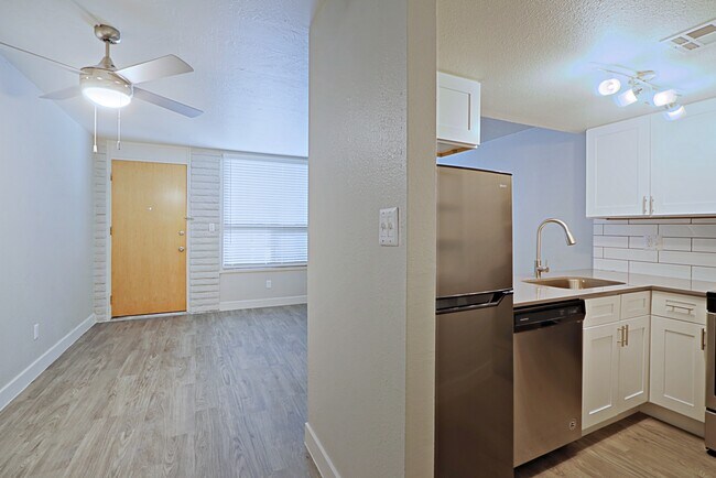 Allora Phoenix Apartments, Phoenix, AZ 85021 - photo 4