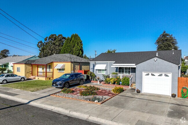 Davis Tract offers a range of options for those seeking different homes style in the area.