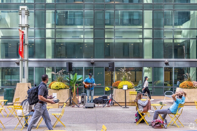 Enjoy live music in Rochester, near John Marshall.