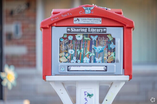 In Dellwood, there are several small libraries.