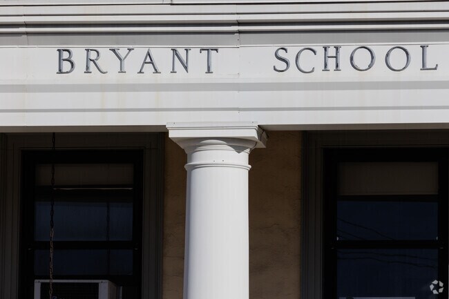 Bryant Elementary School in Teaneck, NJ gets an overall Niche rating of B-.