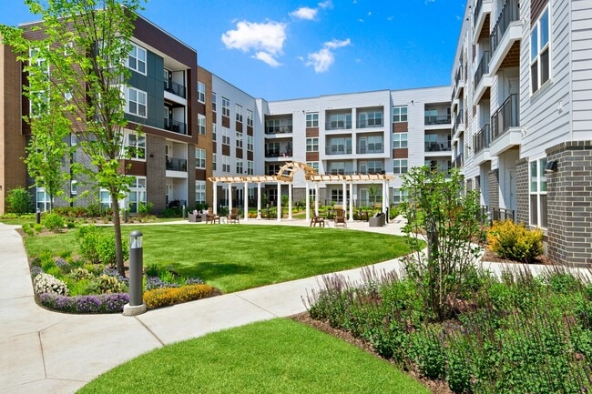 Everleigh Vernon Hills 55+ Active Adult Apartments, Vernon Hills, IL 60061 - photo 7