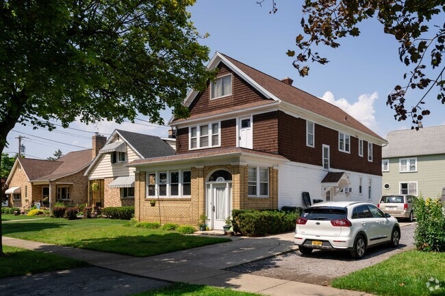 While plenty of homes in Depew are modestly sized you can certainly find some larger ones.