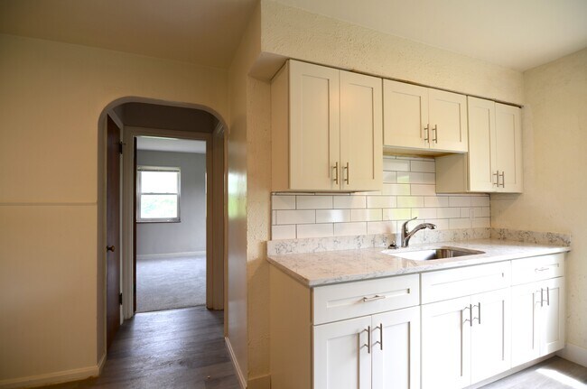 5070 Anderson Place unit 4, Cincinnati, OH 45227 - photo 5