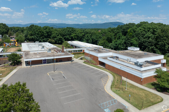 Fairview Elementary has a student to teacher ratio of 15:1
