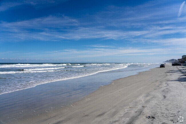 The beautiful beaches of Daytona Beach are just a 10 min drive from Hunters Ridge.