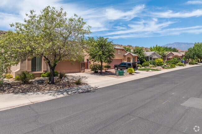 Ranch-style designs have gotten a contemporary update, with a mixture of modern elements.