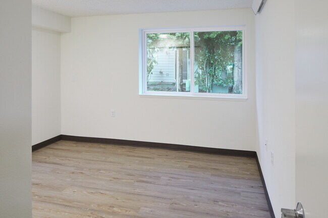 643 Manbrin Dr NE, Keizer, OR 97303 - photo 2