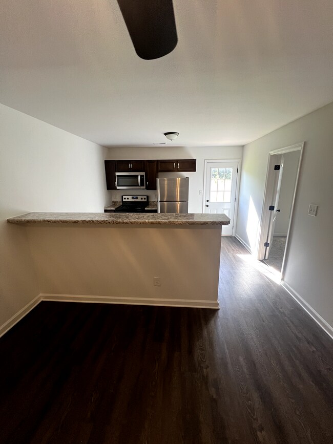 706 Needmore Rd Apartment 2 unit 2, Clarksville, TN 37040 - photo 2