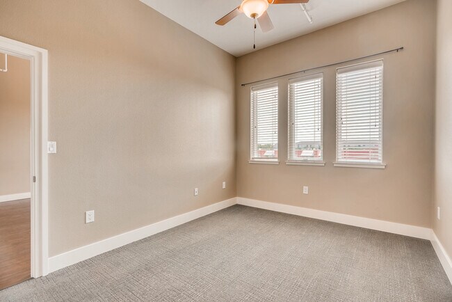 928 Travis Ave unit 302, Fort Worth, TX 76104 - photo 7