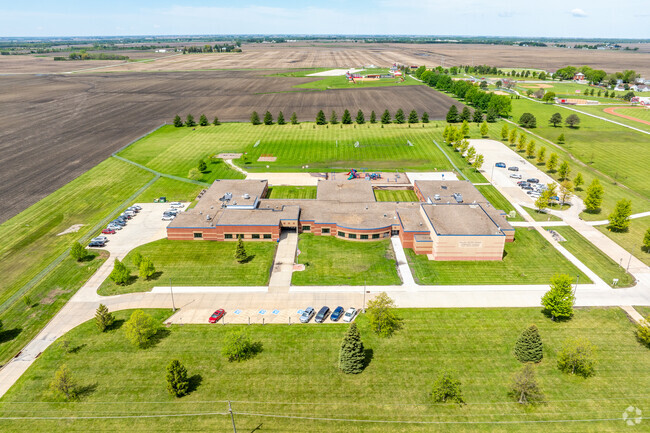 Dallas Center-Grimes Elementary serves students in grades K-5.