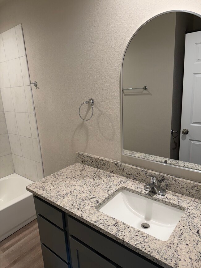 1016 N Plum St, Millsap, TX 76066 - photo 4