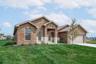 8427 Pickering St, Lenexa, KS 66227