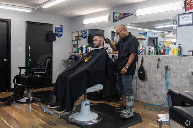 Diamond Cutz is a favorite of locals in the Lakeside area.