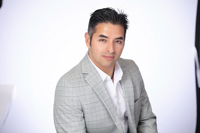 Agent Photo