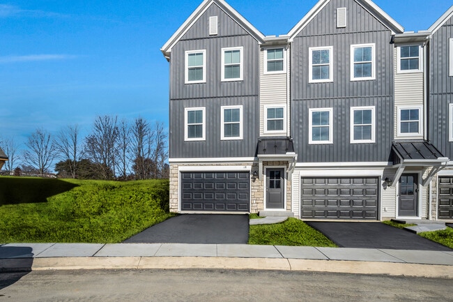 18 Morgan Cir, Carlisle, PA 17015 - photo 2