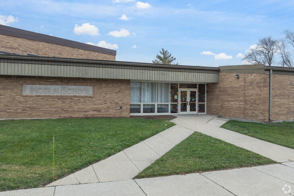 Educational opportunities abound at Lincoln Elementary School.