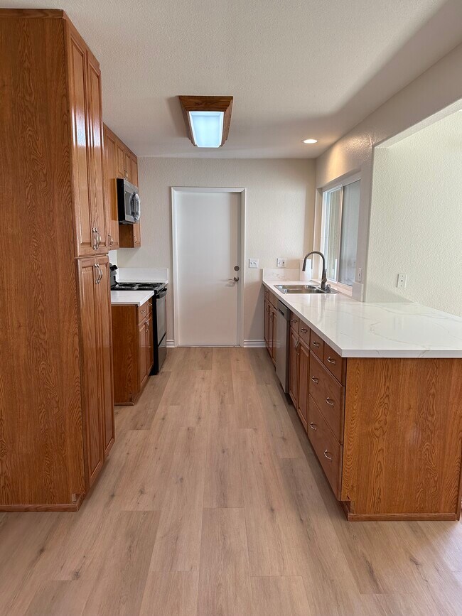 13784 Sycamore Tree Ln, Poway, CA 92064 - photo 5