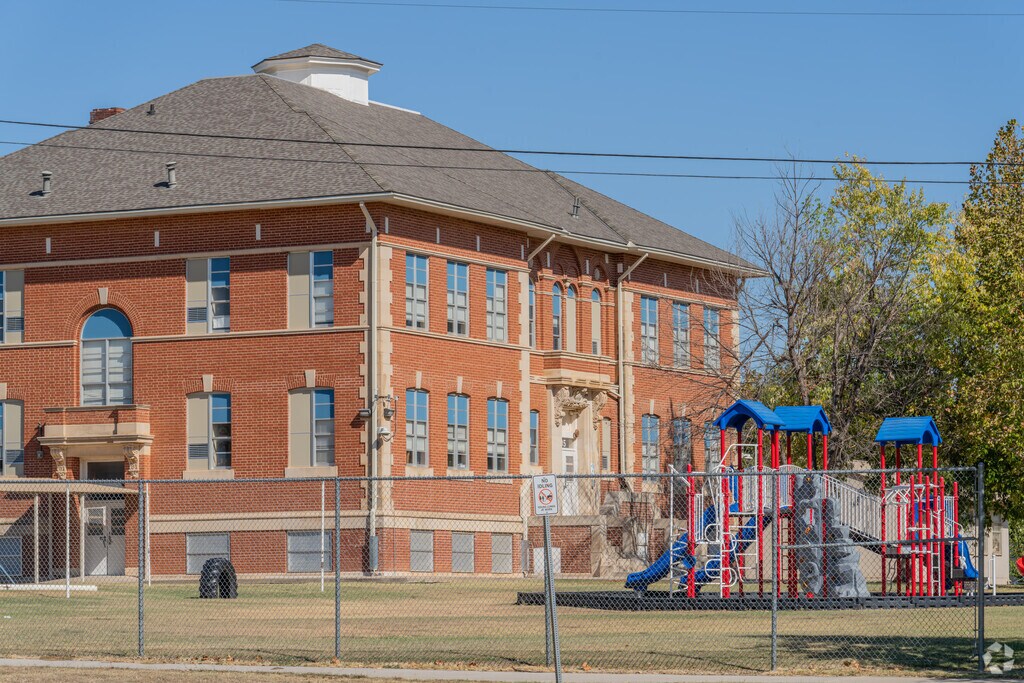 Washington Elementary School offer a variety of programs that challenge children.