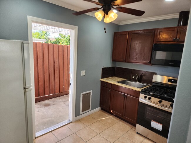 717 S Pine St unit 717, Escondido, CA 92025 - photo 5