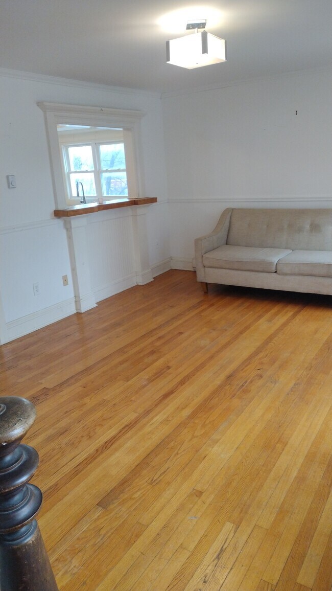 560 Washington St unit Apartment 2, Hudson, NY 12534 - photo 6