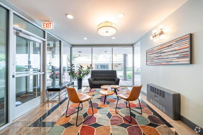 Sheridan Lake - 6401 N Sheridan Rd, Chicago, IL 60626 - photo 4