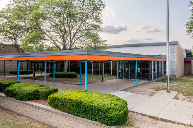The Dwight Rich School of the Arts in serves the students of Averill Woods.