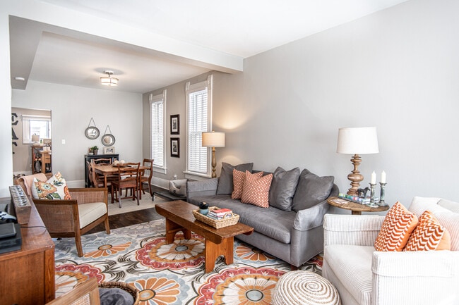 1014 E Pearson St, Milwaukee, WI 53202 - photo 7