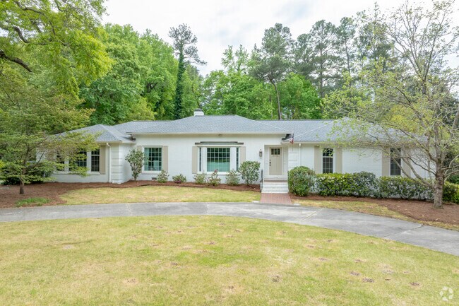 Painted brick gives a fresh, distinguished look to this ranch home .