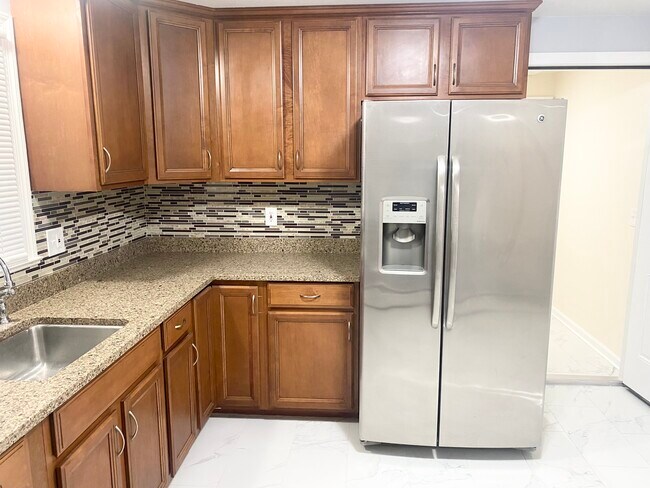 317 Alexander Ave unit 2, Bridgeport, CT 06606 - photo 5