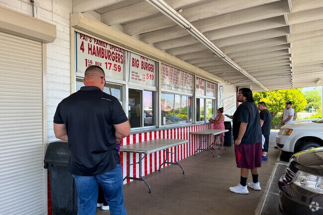 Barrio Hollywood residents flock to Pat's Chili Dogs, in business for over 40 years.