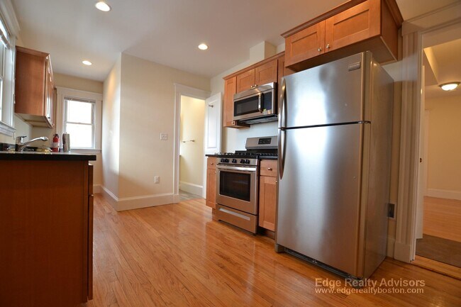 20 Claymoss Rd unit 2, Brighton, MA 02135 - photo 3