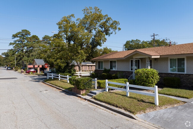 Brick Ranch homes in Liberty City sport stucco architectural accents.