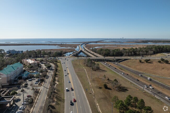 The city of Daphne, Alabama lies along the Northeastern shore of Mobile Bay.